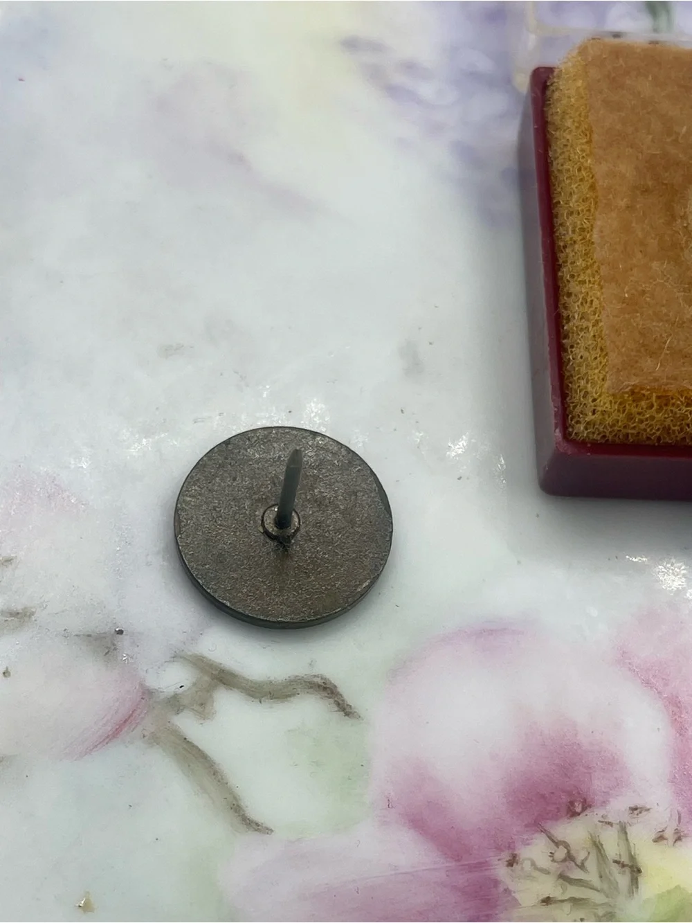 McDonald's‎ bronze-tone pin with gold arches 1984 no back